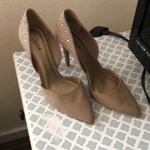 Jessica Simpson nude shade heel